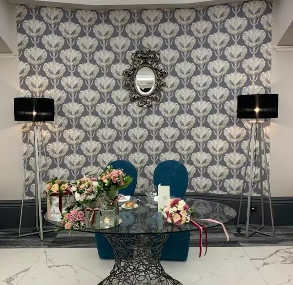 استراحتگاه Versace Luxury Room