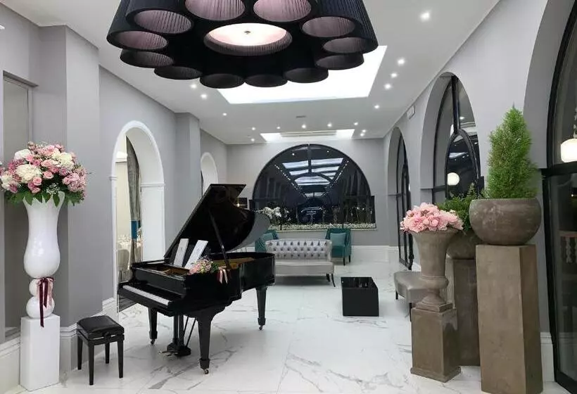 استراحتگاه Versace Luxury Room