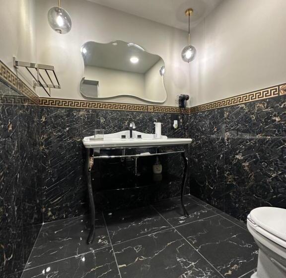 منتجع Versace Luxury Room