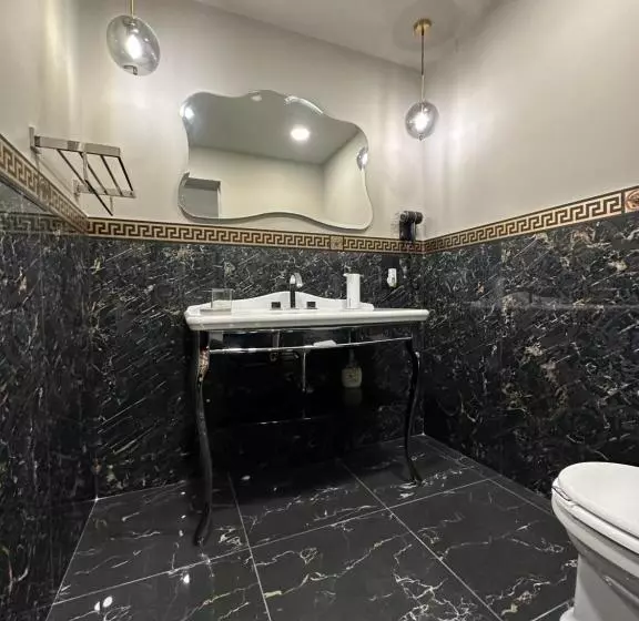 استراحتگاه Versace Luxury Room