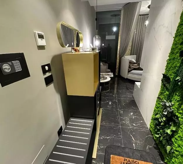 استراحتگاه Versace Luxury Room
