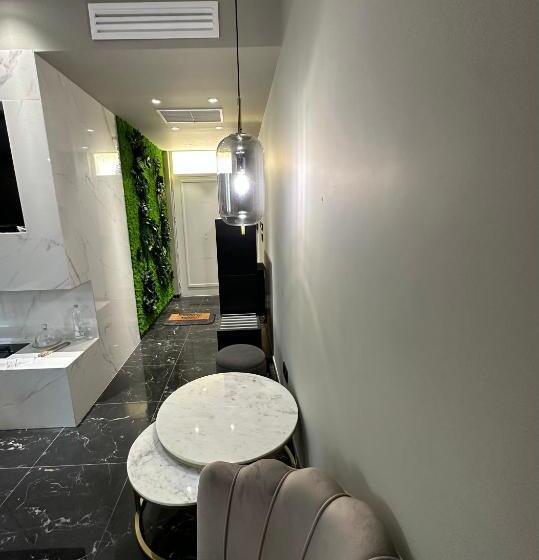 منتجع Versace Luxury Room