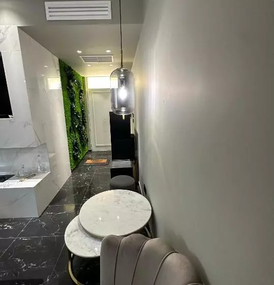 استراحتگاه Versace Luxury Room