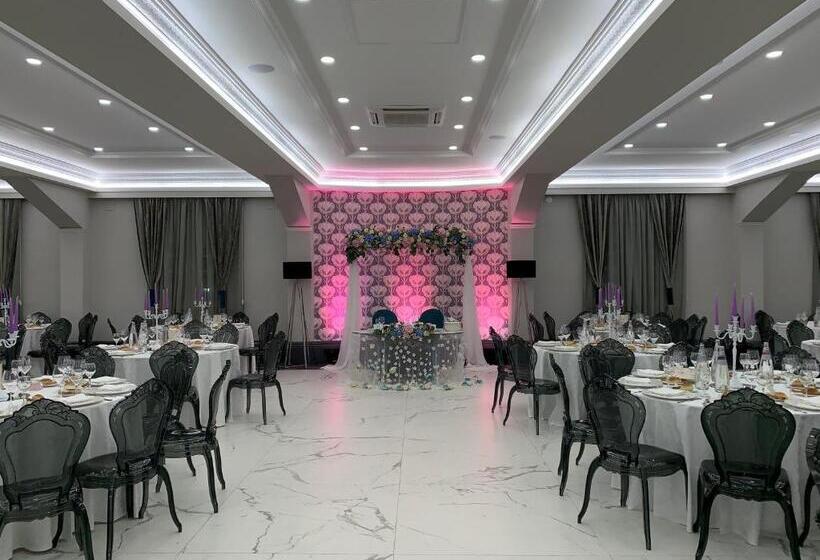 منتجع Versace Luxury Room