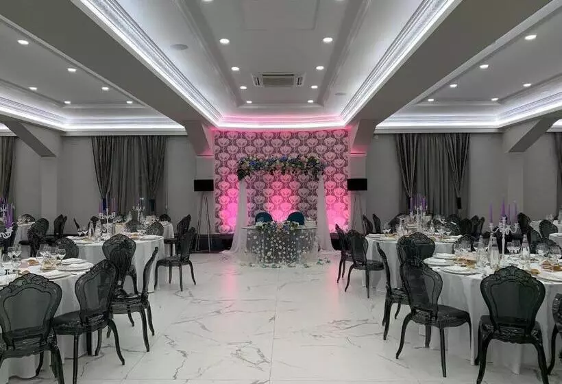 استراحتگاه Versace Luxury Room