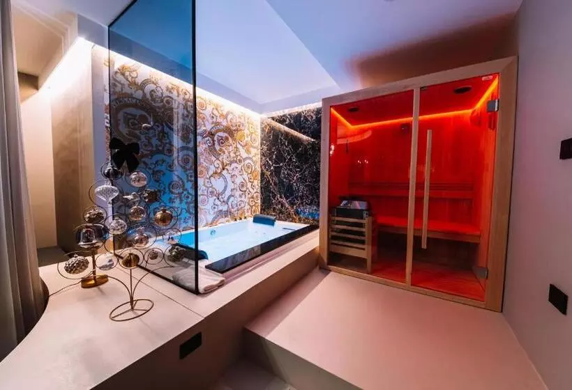 استراحتگاه Versace Luxury Room
