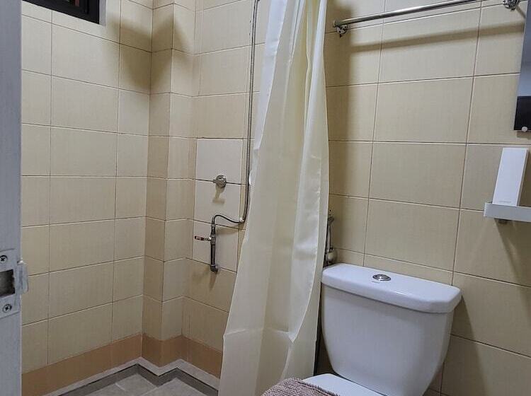 هاستل Urbanview At Evangelista Street Makati