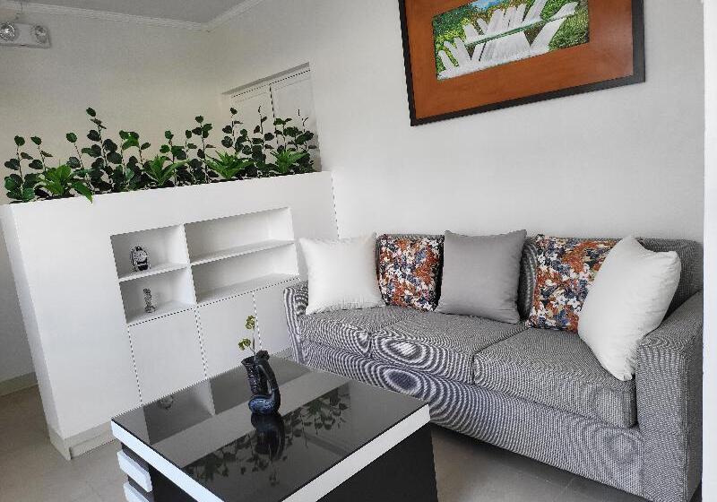 هاستل Urbanview At Evangelista Street Makati