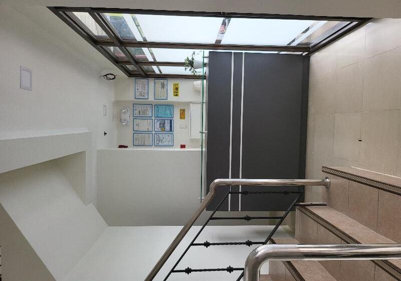 هاستل Urbanview At Evangelista Street Makati