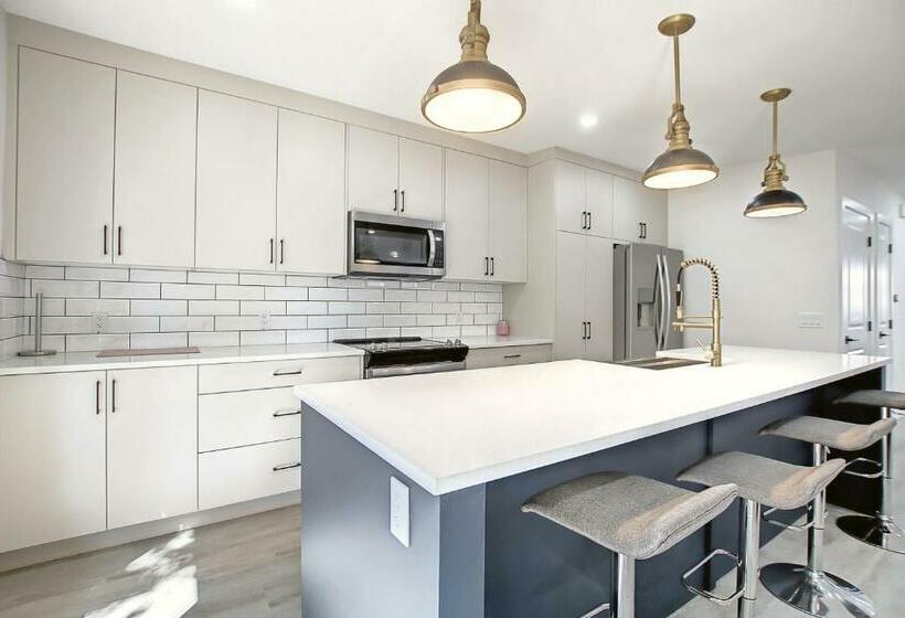 Elite Whispers Of Glenbrook