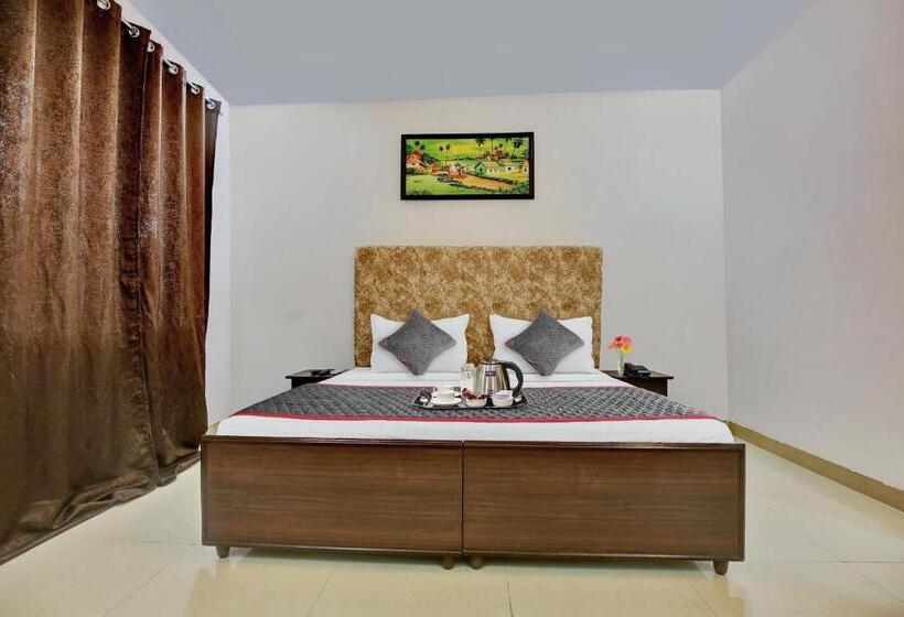 هتل Capital O 93663 Royal