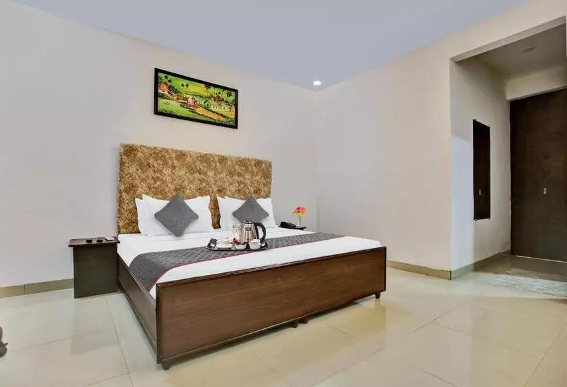 هتل Capital O 93663 Royal