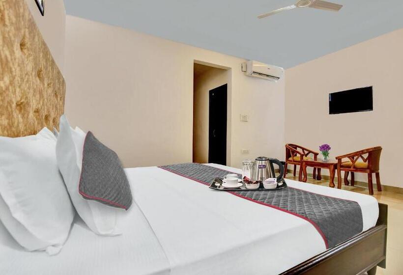 هتل Capital O 93663 Royal