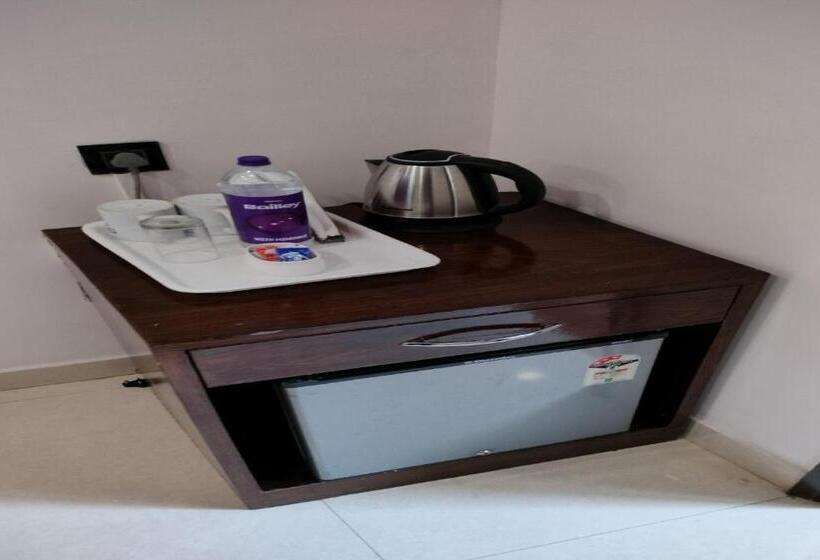 هتل Capital O 93663 Royal