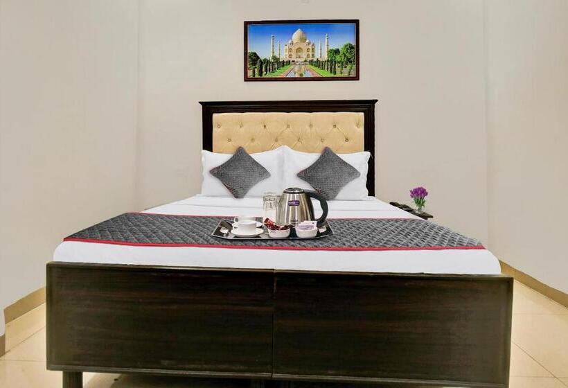 هتل Capital O 93663 Royal