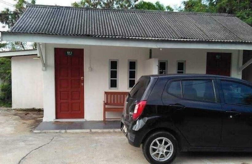 בית מלון כפרי Oyo Homes 90600 Ummi Chalet Dungun