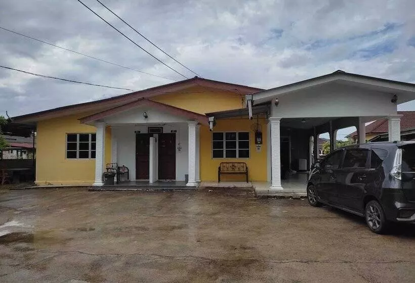 ホテル Oyo Homes 90600 Ummi Chalet Dungun