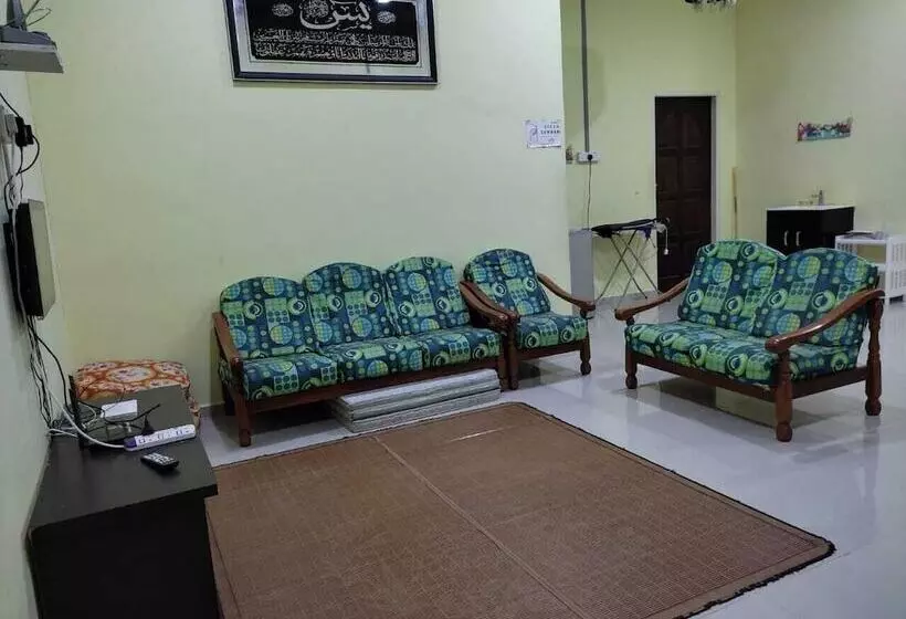ホテル Oyo Homes 90600 Ummi Chalet Dungun