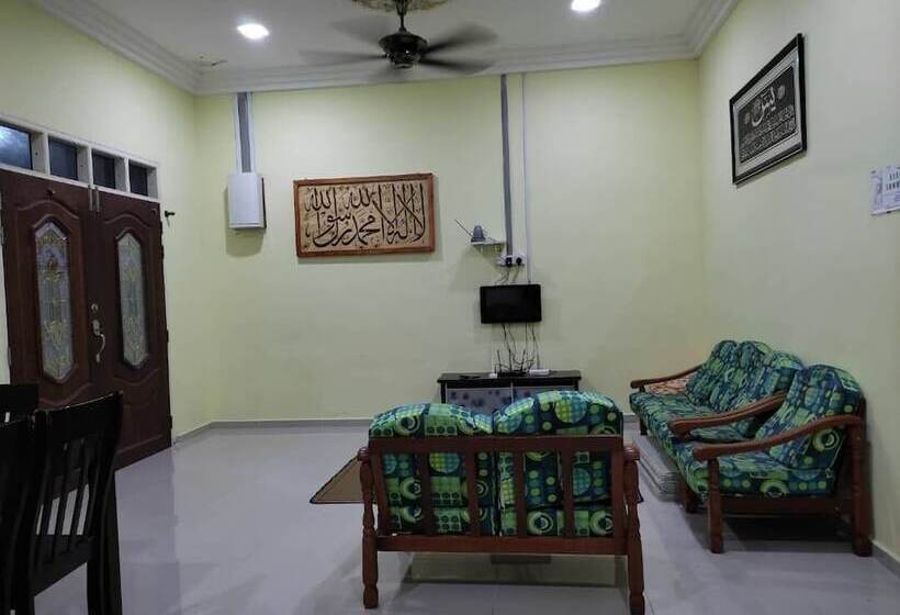 בית מלון כפרי Oyo Homes 90600 Ummi Chalet Dungun