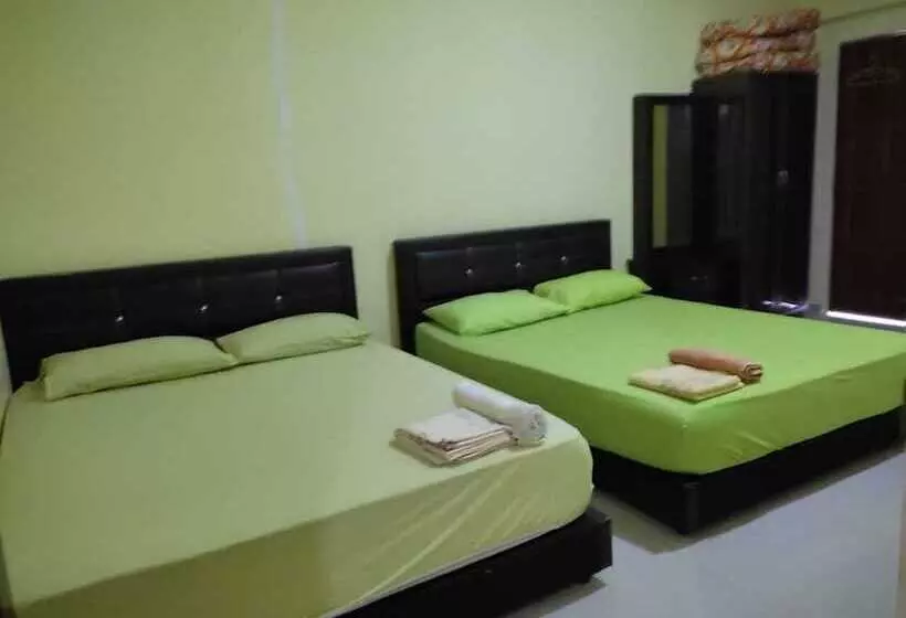 ホテル Oyo Homes 90600 Ummi Chalet Dungun