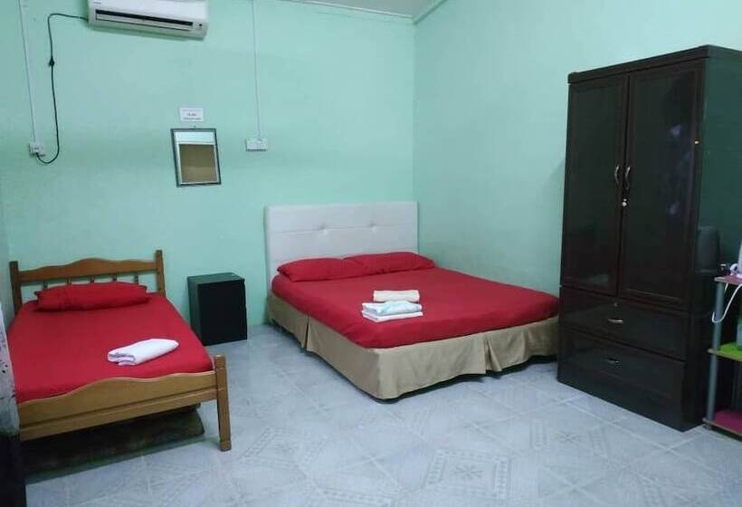 בית מלון כפרי Oyo Homes 90600 Ummi Chalet Dungun