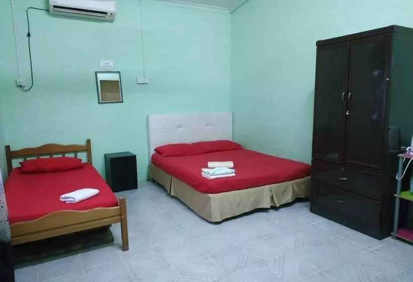 ホテル Oyo Homes 90600 Ummi Chalet Dungun
