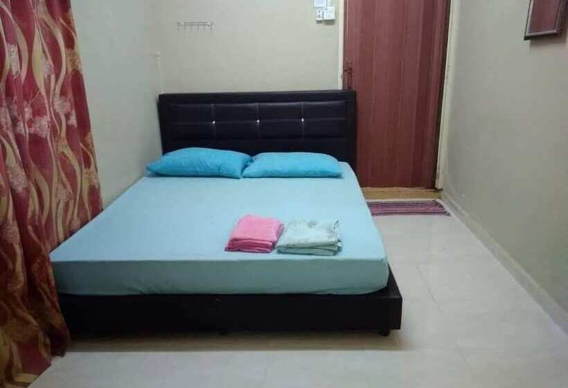 בית מלון כפרי Oyo Homes 90600 Ummi Chalet Dungun