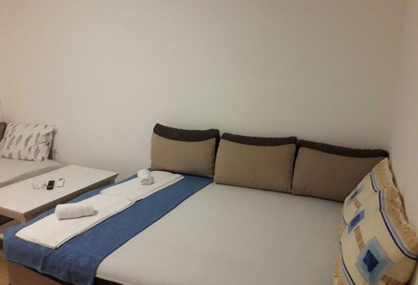 پانسیون Apartmani Fany