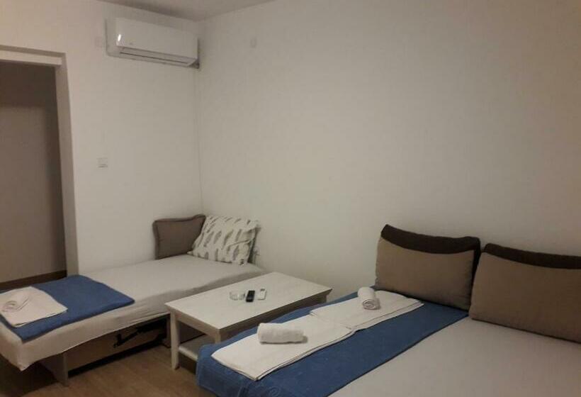 پانسیون Apartmani Fany