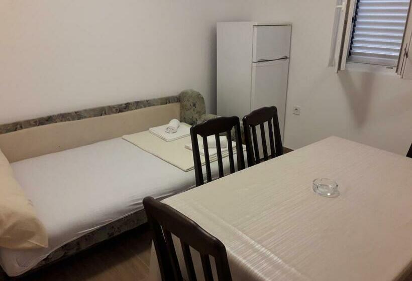 پانسیون Apartmani Fany