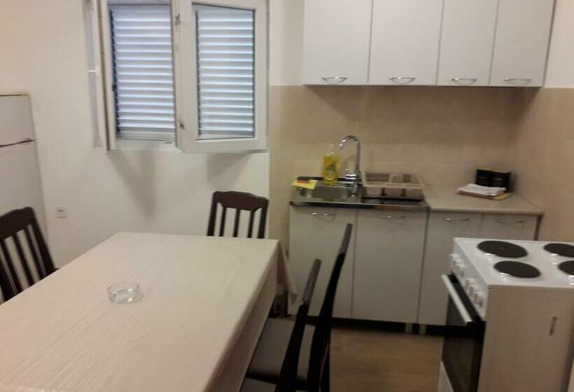 پانسیون Apartmani Fany