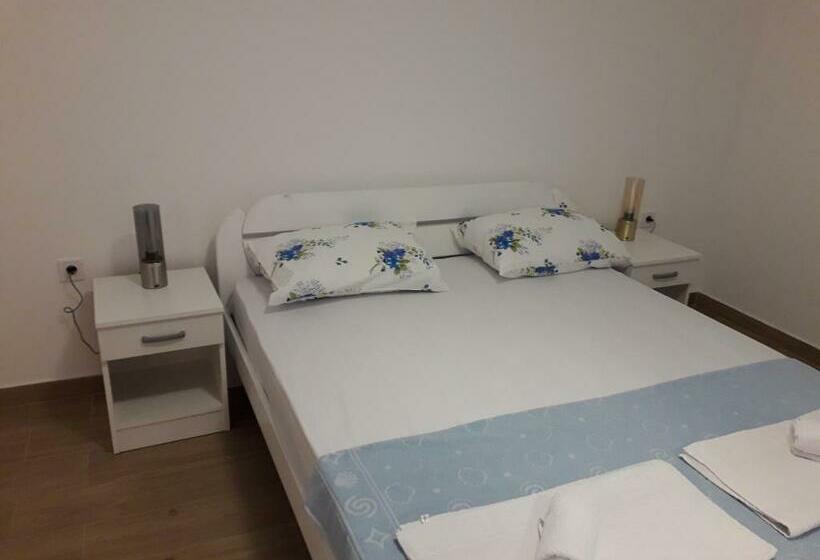 پانسیون Apartmani Fany