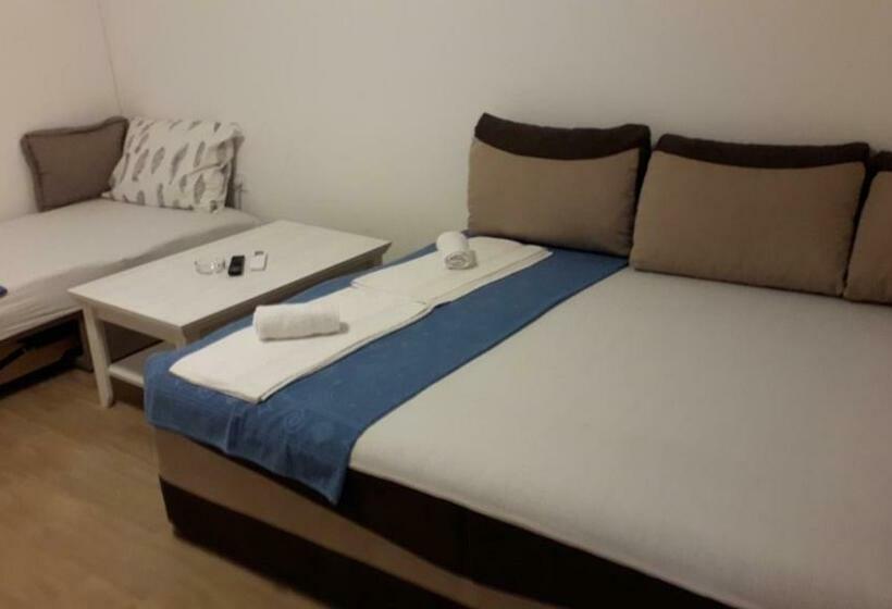 پانسیون Apartmani Fany