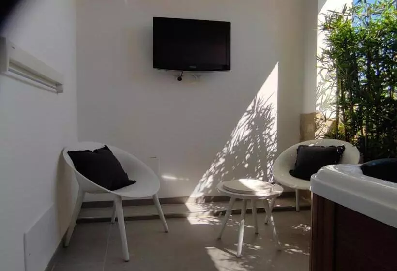 ペンション Live Home Rooms