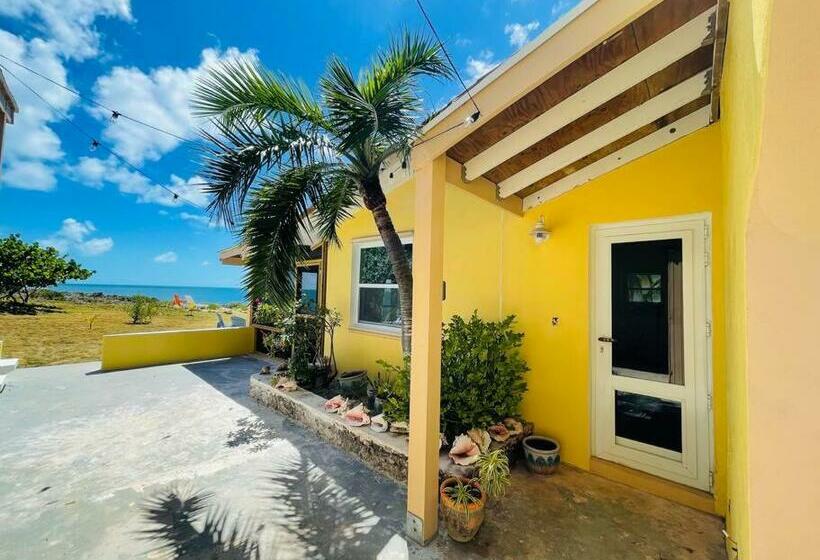 Pineapple Hideaway Oleander Gardens