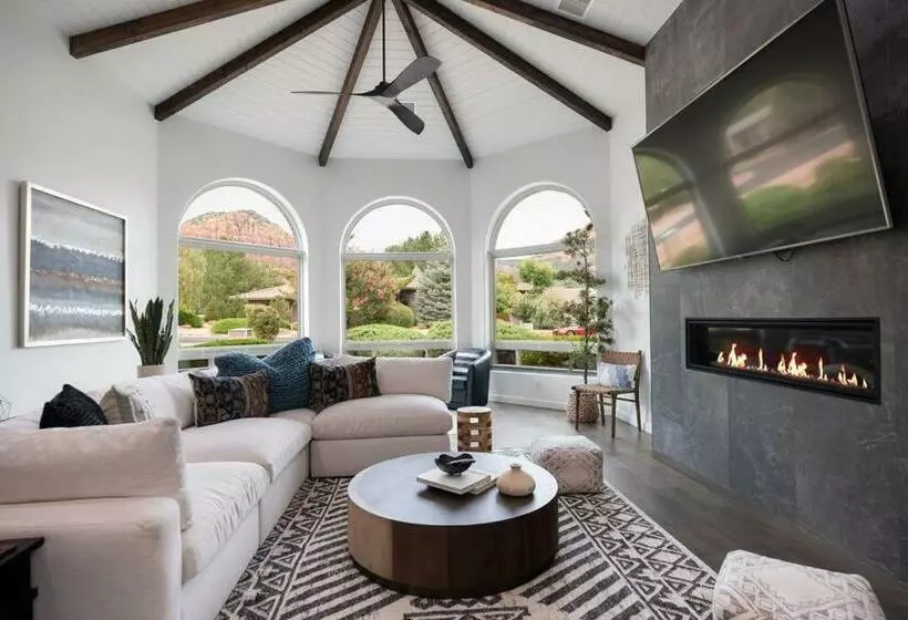 Amazing Luxury Home With Hot Tub & Views