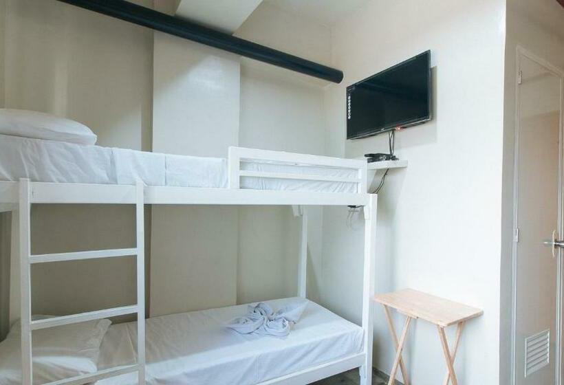 Hotel Filmore Suites Makati By Reddoorz