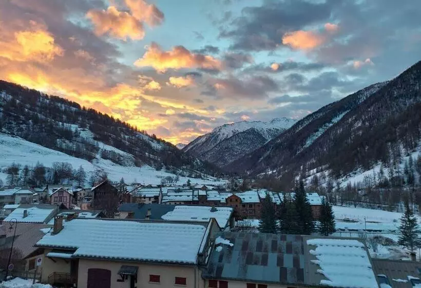 Le Studio Du Queyras Avec Vue Sur La Montagne