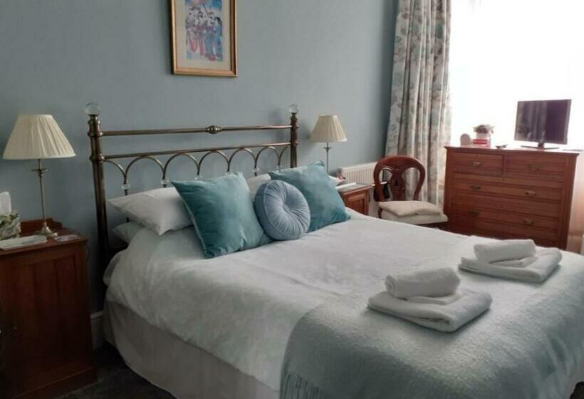 Bed and Breakfast Wyburn House