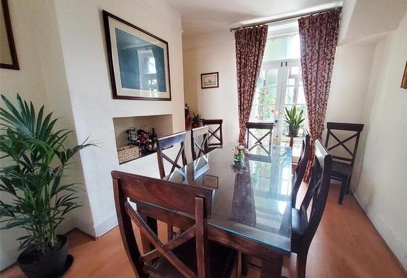 Bed and Breakfast Wyburn House