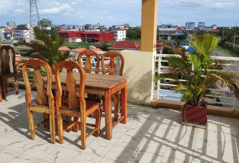 فندق Monica Guesthouse