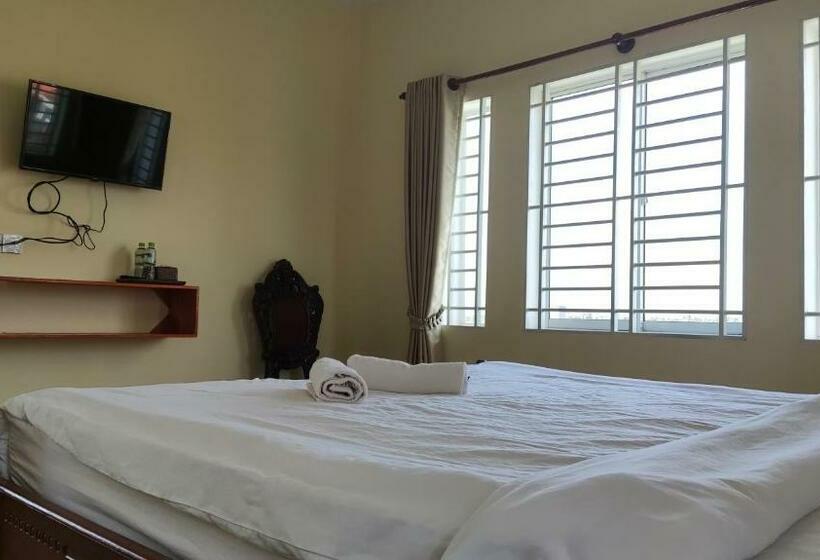 فندق Monica Guesthouse