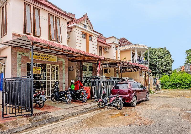 בית מלון כפרי Oyo 91636 K Dadut Homestay