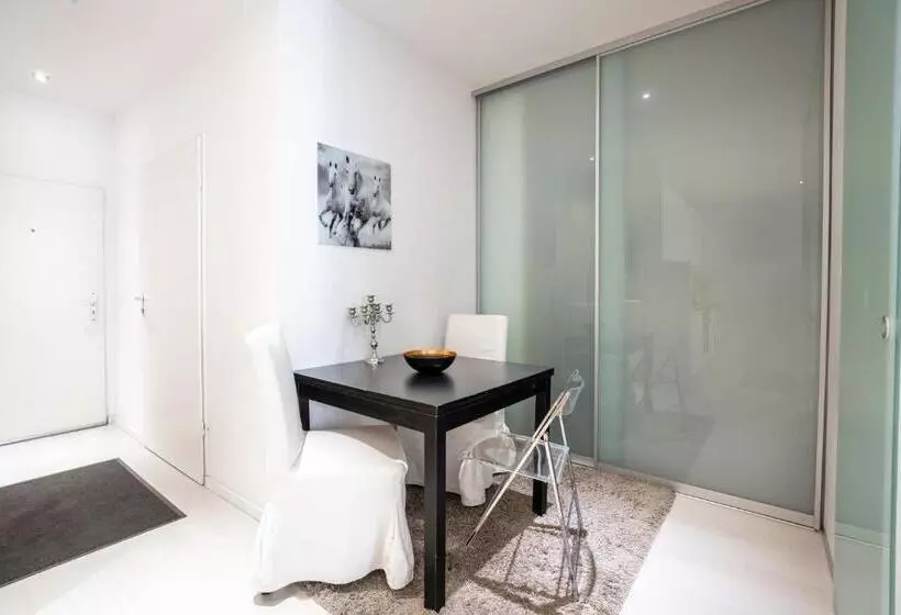 Komplette 2 Zimmer Wohnung Zentral Neben Oktoberfest