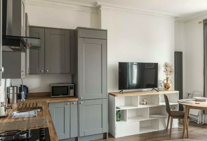 Rock Pool Reach   Central Location With Parking