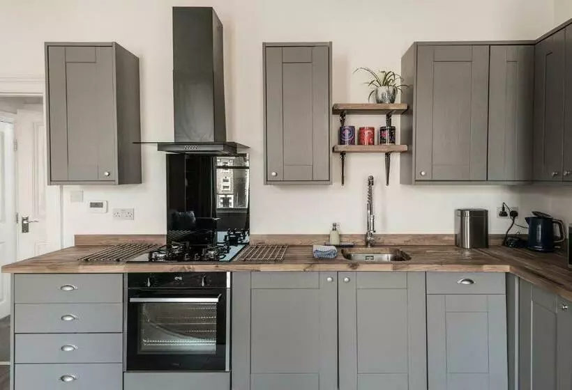 Rock Pool Reach   Central Location With Parking