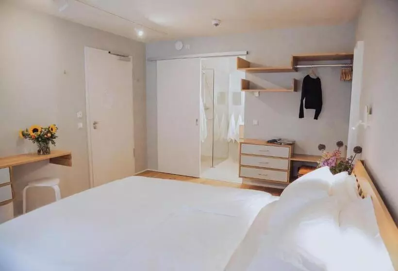 The Layhead B&b