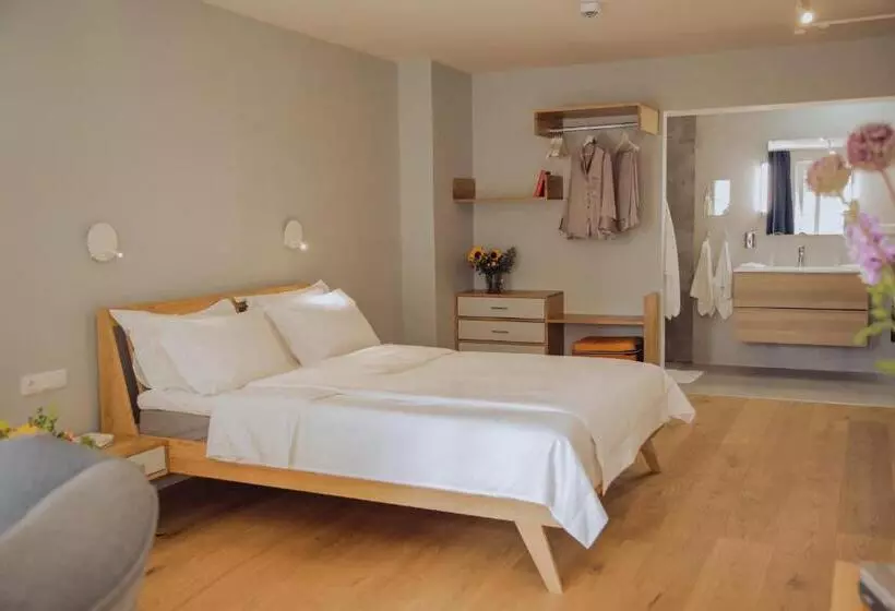 The Layhead B&b