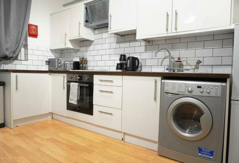 Big Luxury Town House Near Southampton City Centre