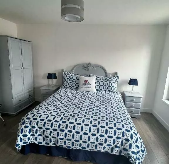 Fitzy S Bunker Modern Beach Apartment